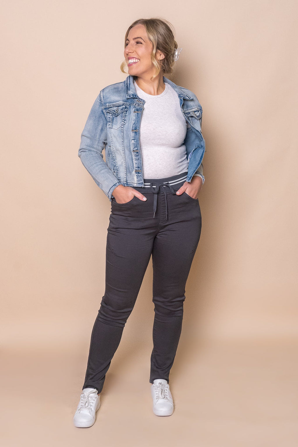 Sylvia Jogger Pants in Charcoal - Foxwood