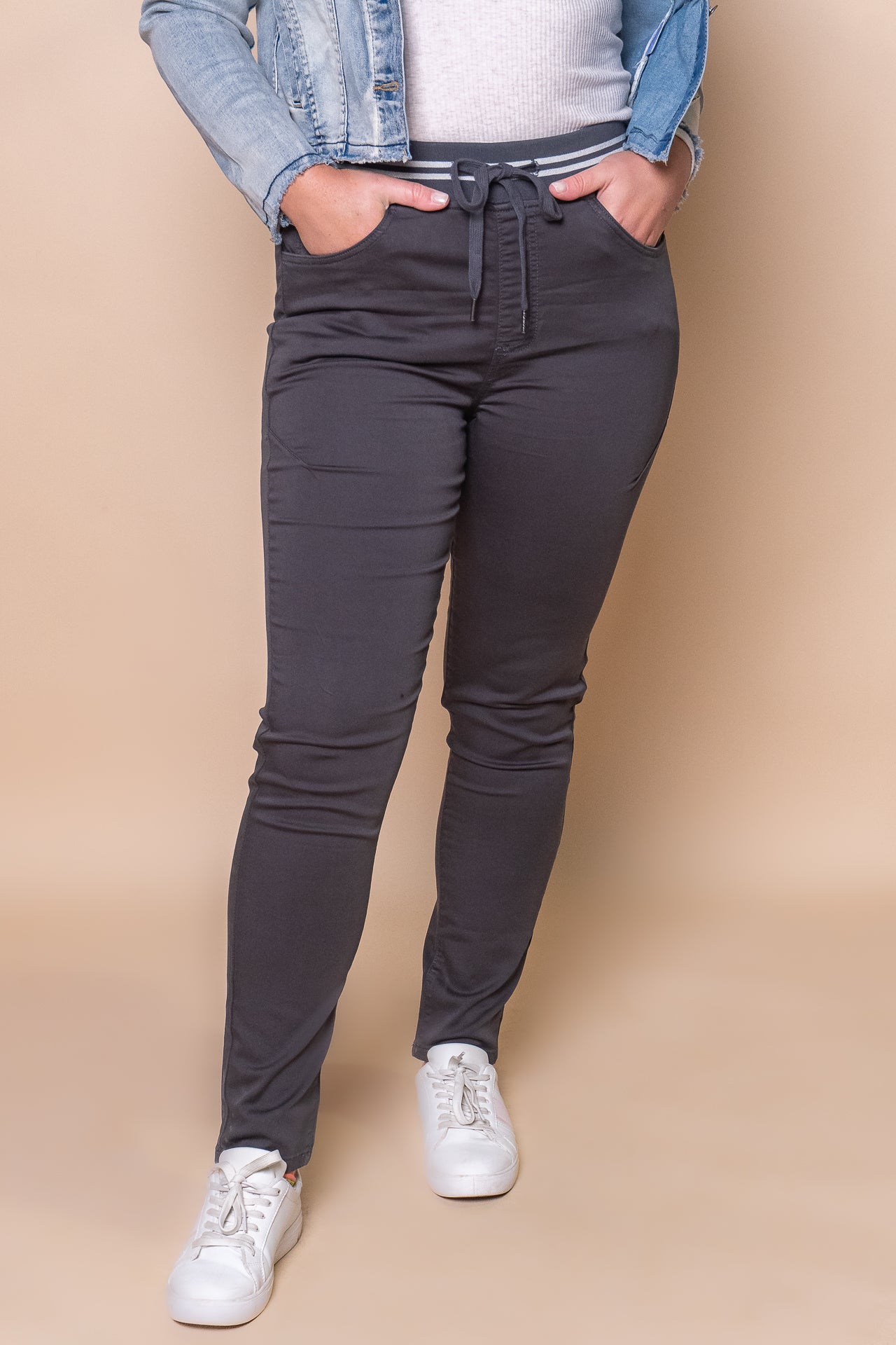Sylvia Jogger Pants in Charcoal - Foxwood