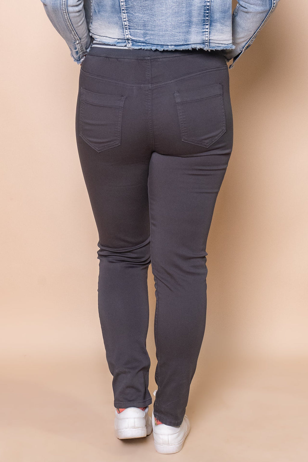 Sylvia Jogger Pants in Charcoal - Foxwood