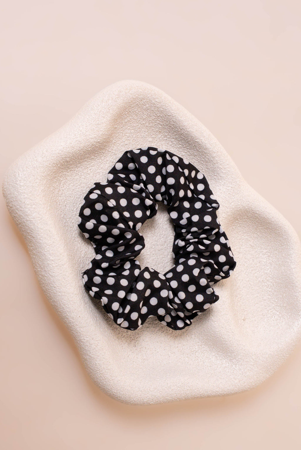 Nelly Scrunchie in Black