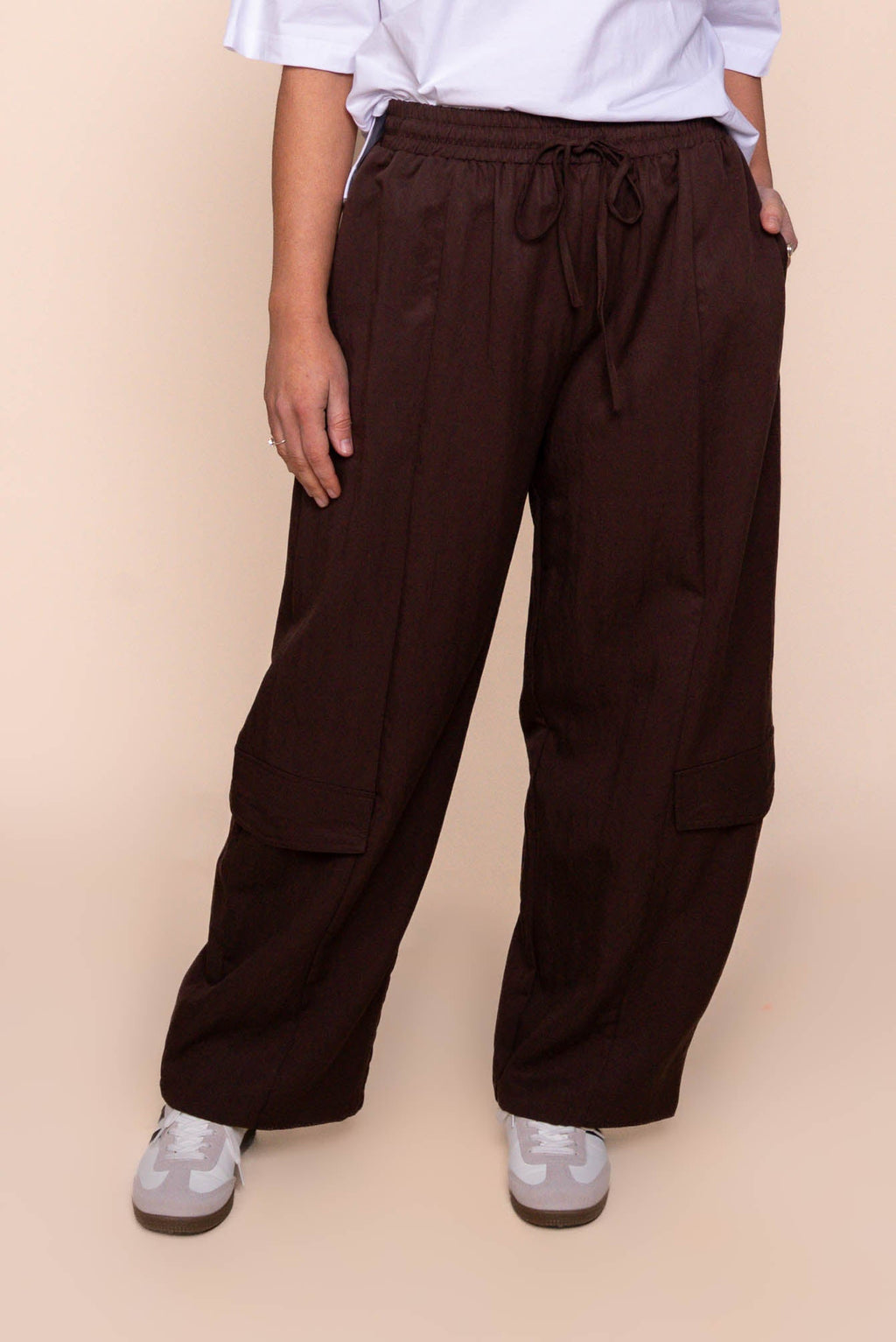 Petrina Barrel Leg Pants in Chocolate