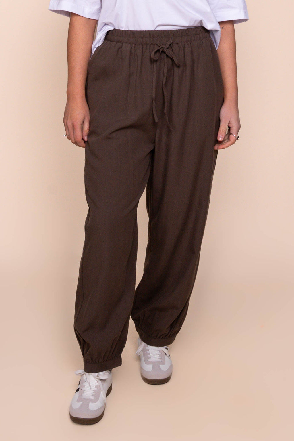 Geri Slouch Pants in Coffee