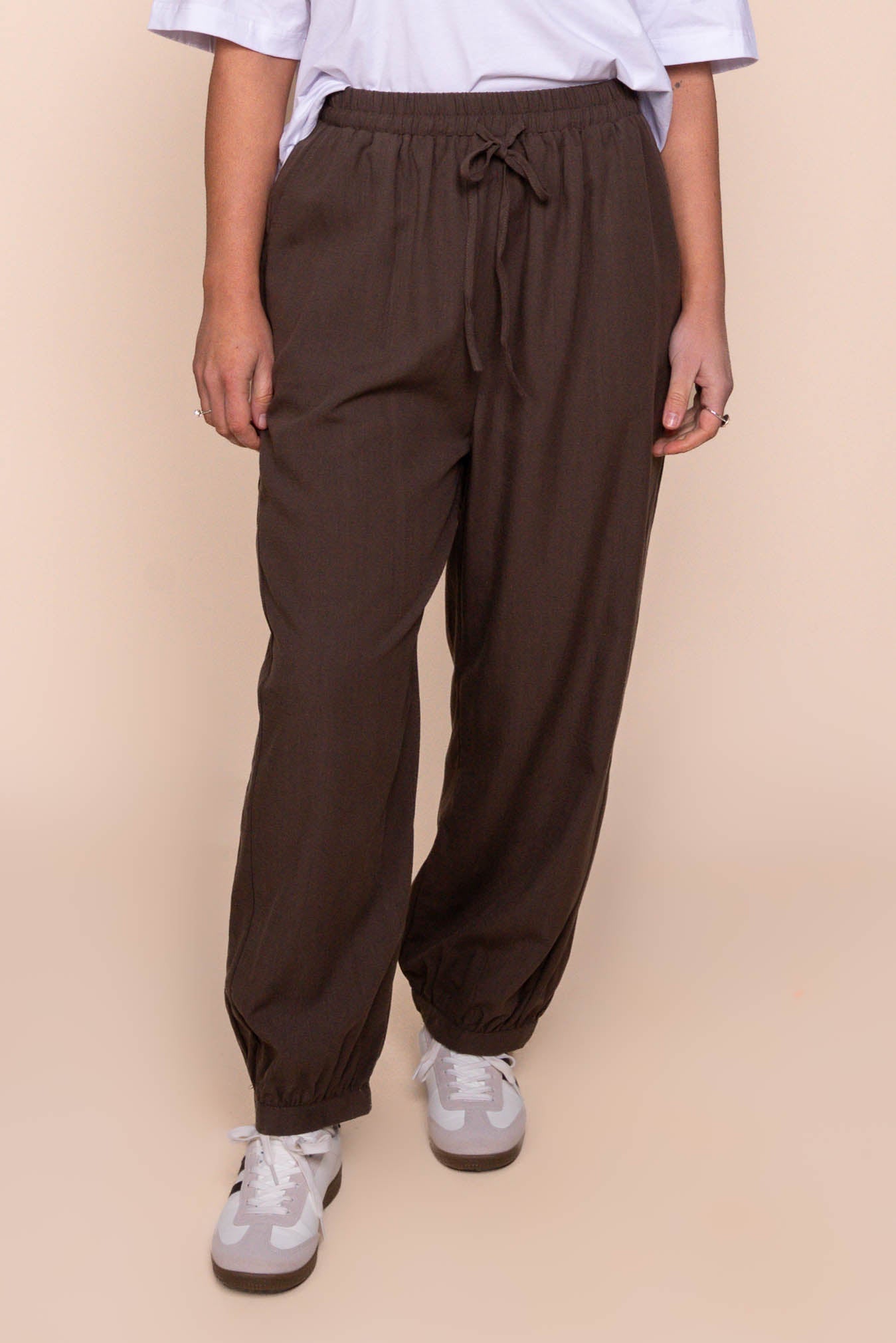 Geri Slouch Pants in Coffee