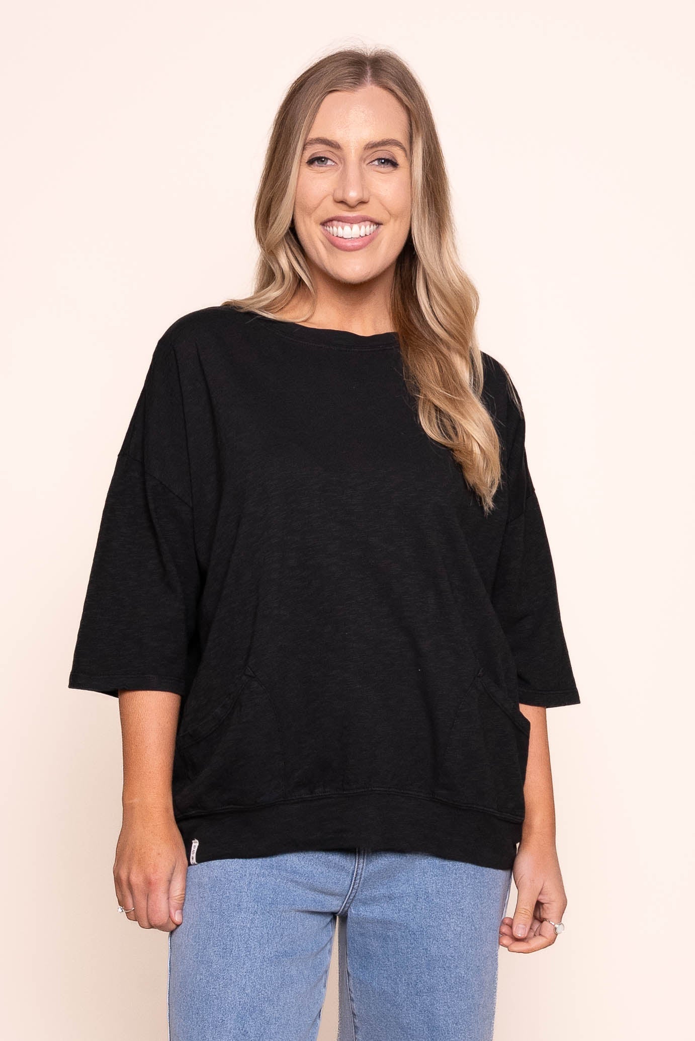 Mazie Sweat Top in Black - Elm