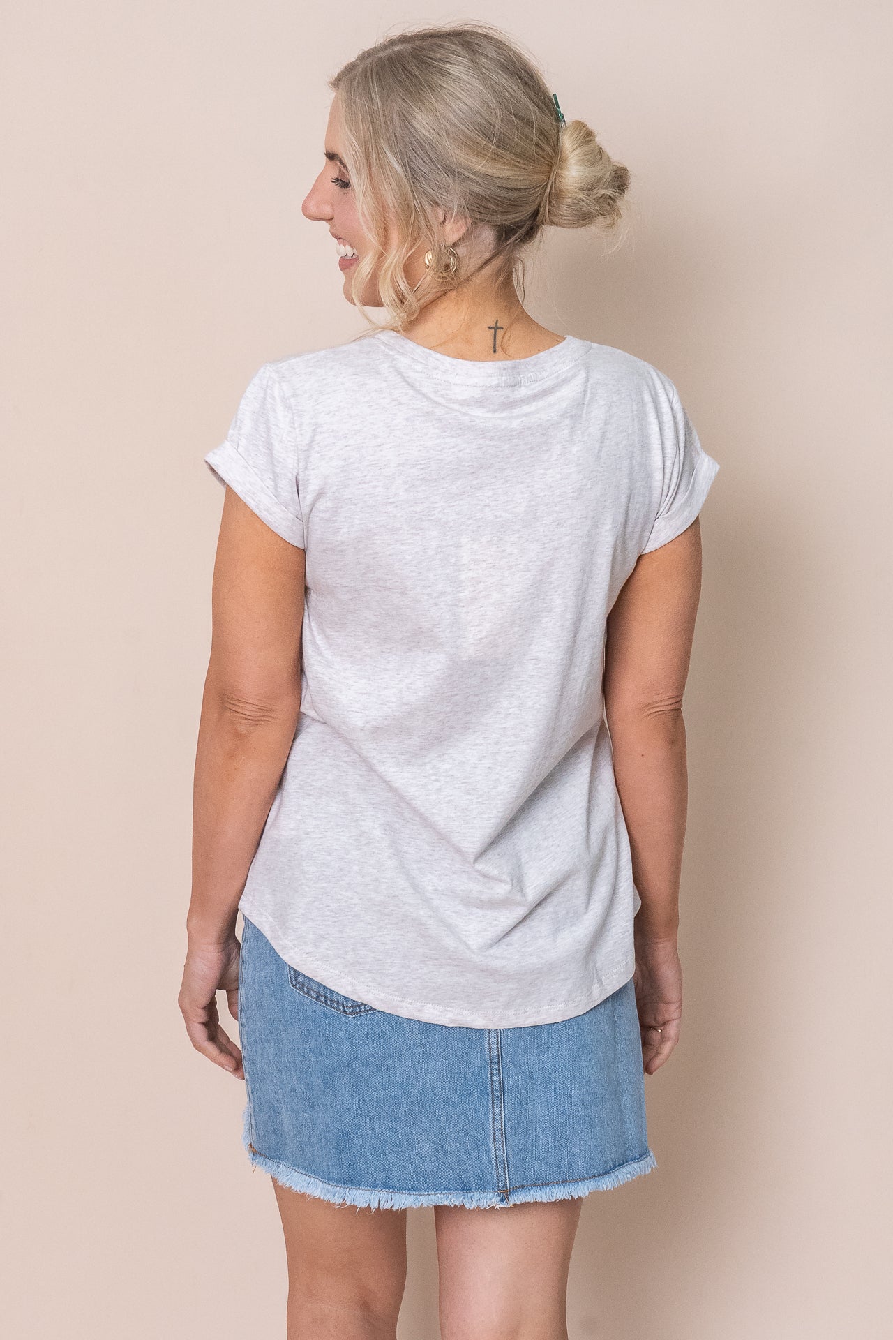 Marle Vee Tee in Oat Marle - Foxwood