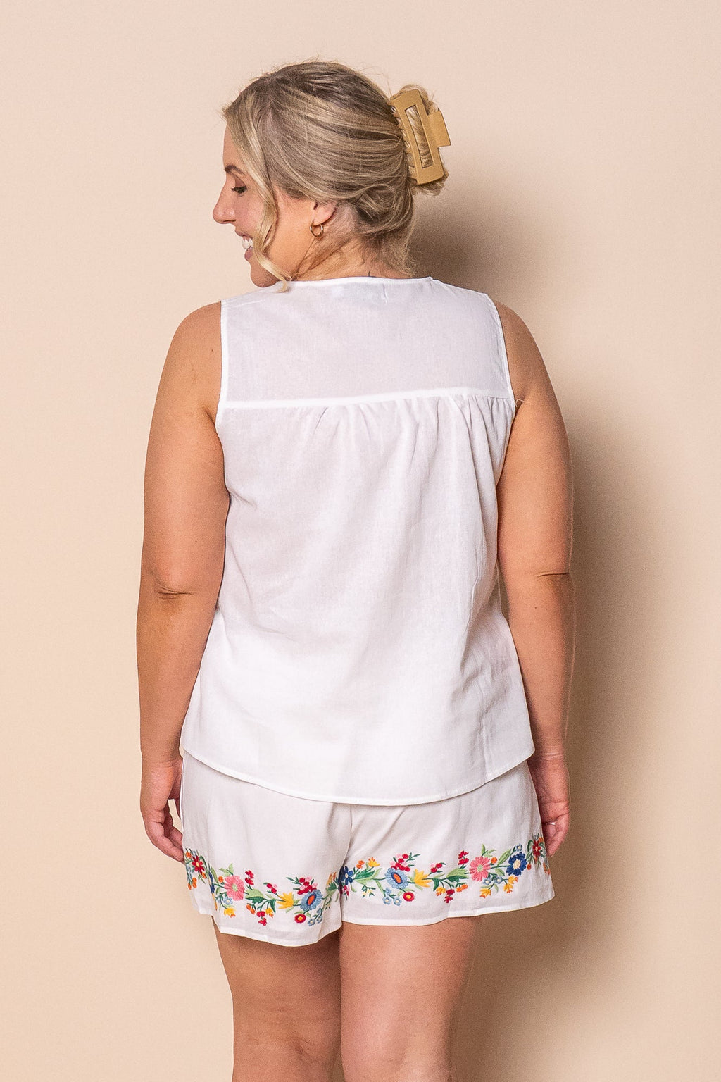 Izzi Embroidered Floral Top in White