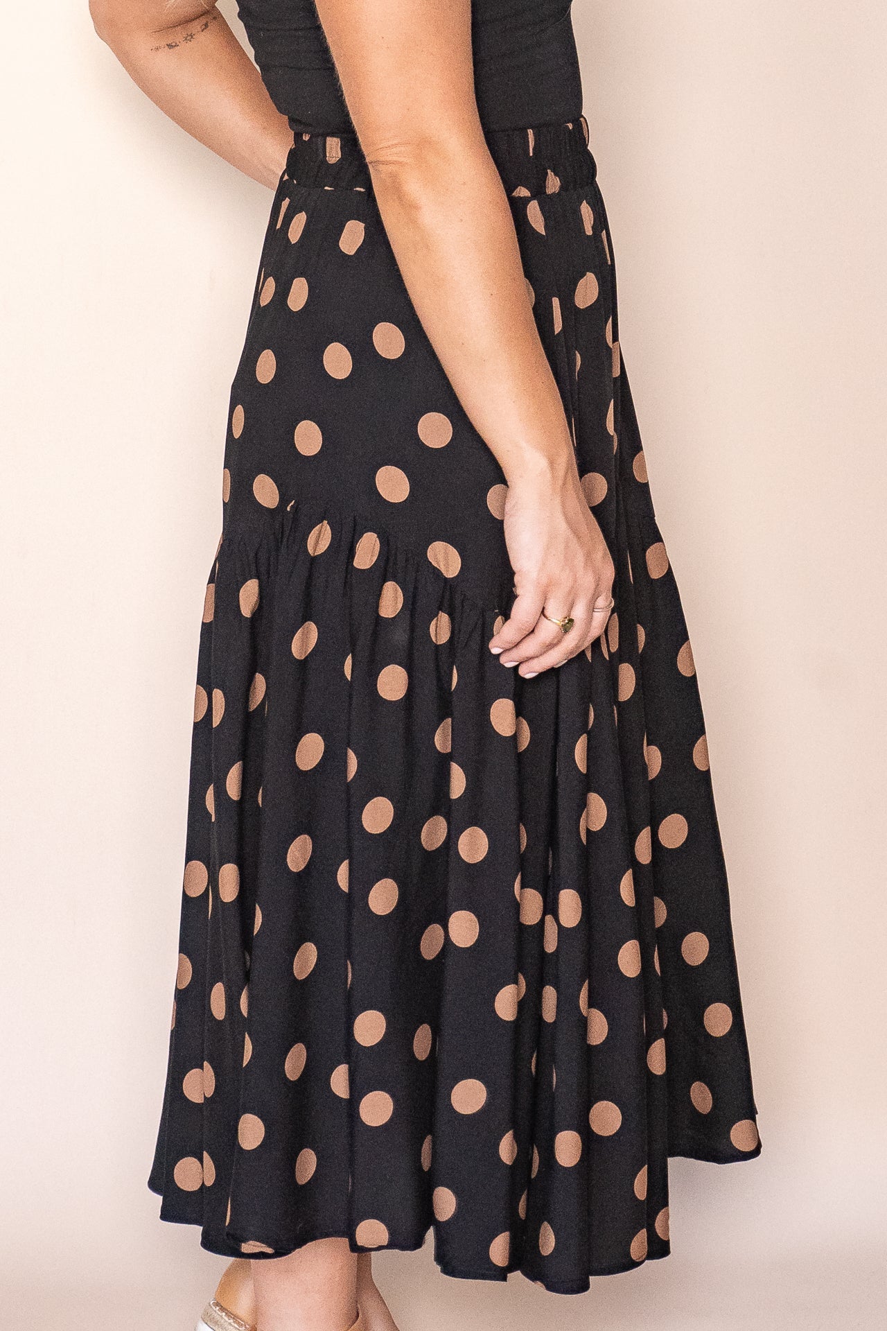 Toris Midi Skirt in Black