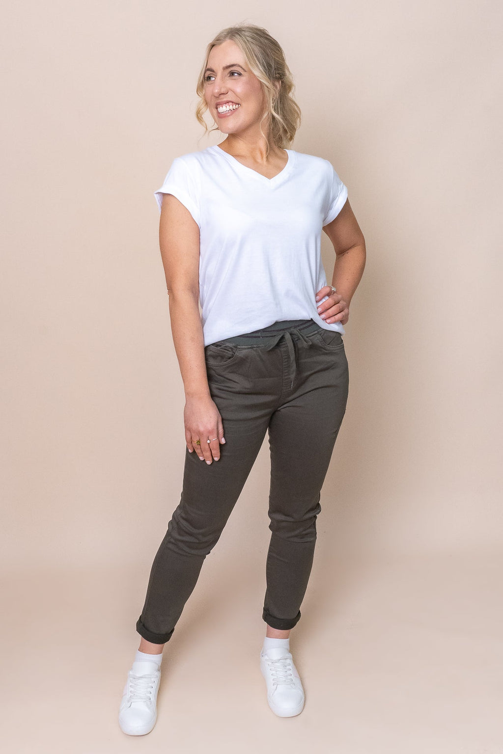 Sylvia Jogger Pants in Dark Khaki - Foxwood