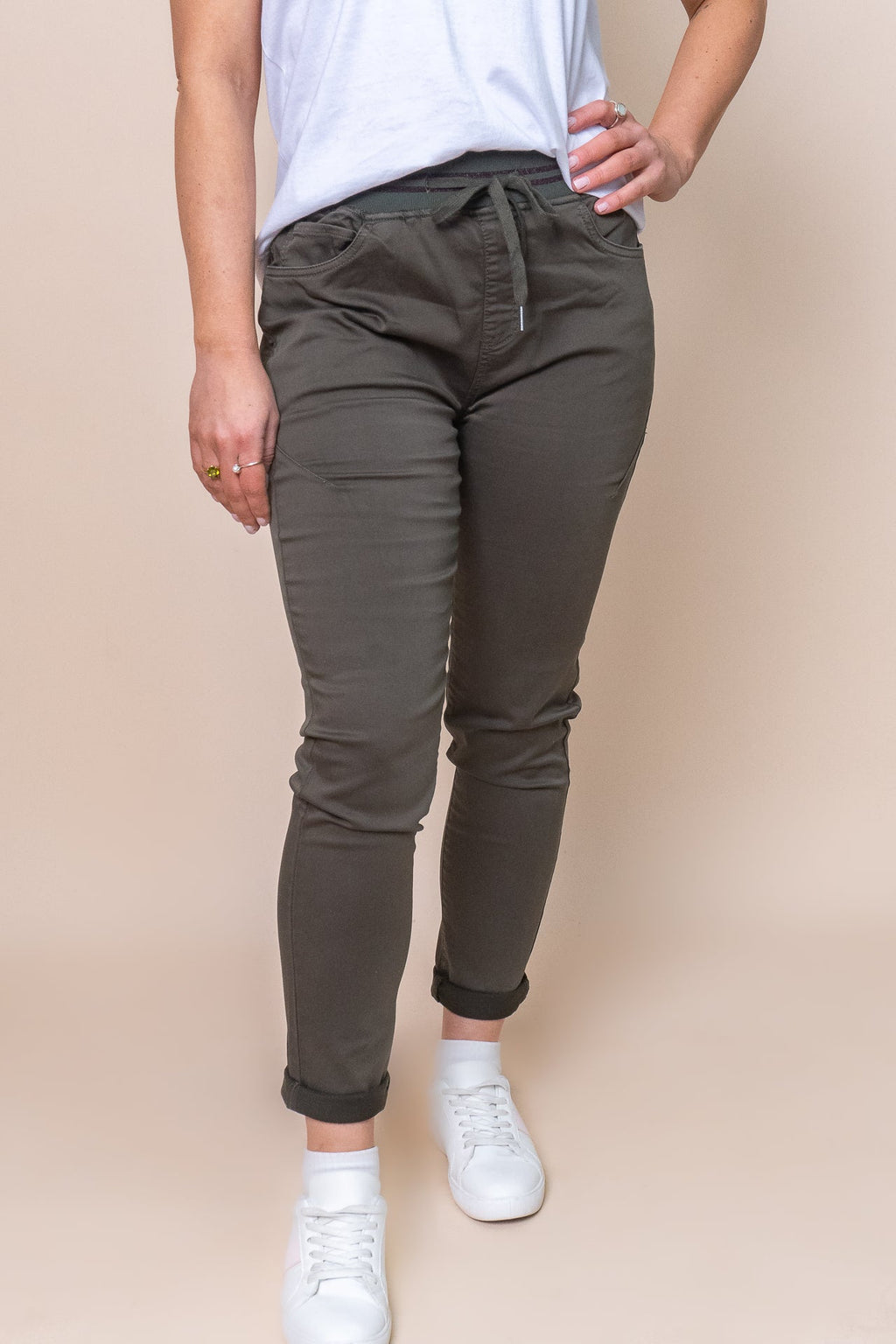 Sylvia Jogger Pants in Dark Khaki - Foxwood