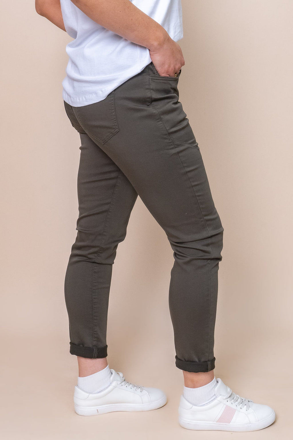 Sylvia Jogger Pants in Dark Khaki - Foxwood