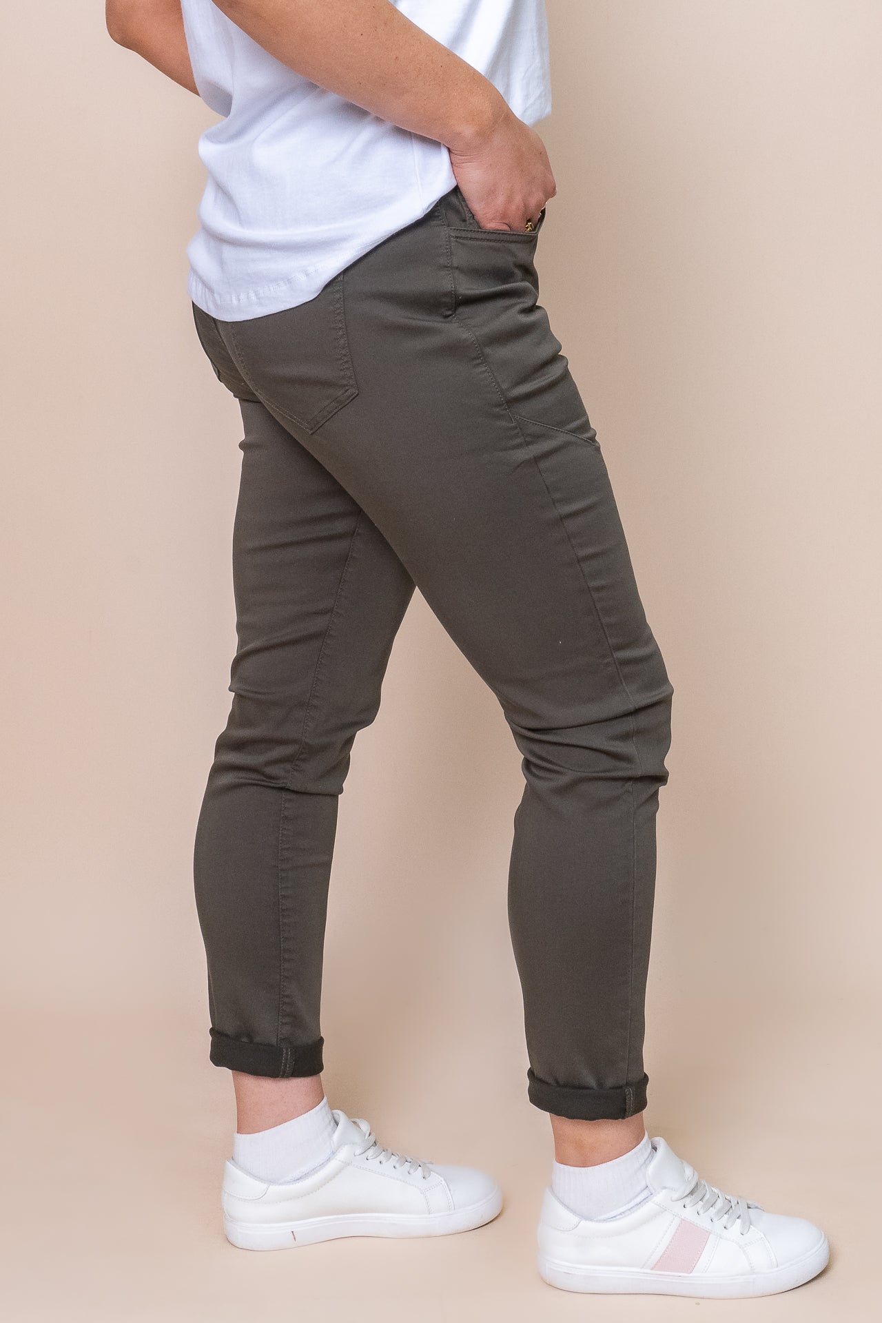 Sylvia Jogger Pants in Dark Khaki - Foxwood