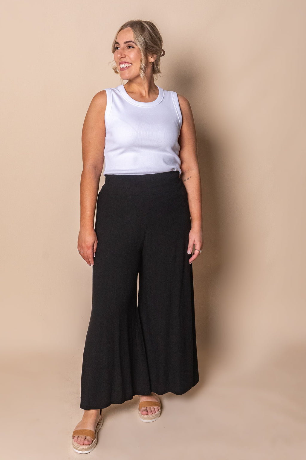 Gisele Wide-Legged Pants in Black