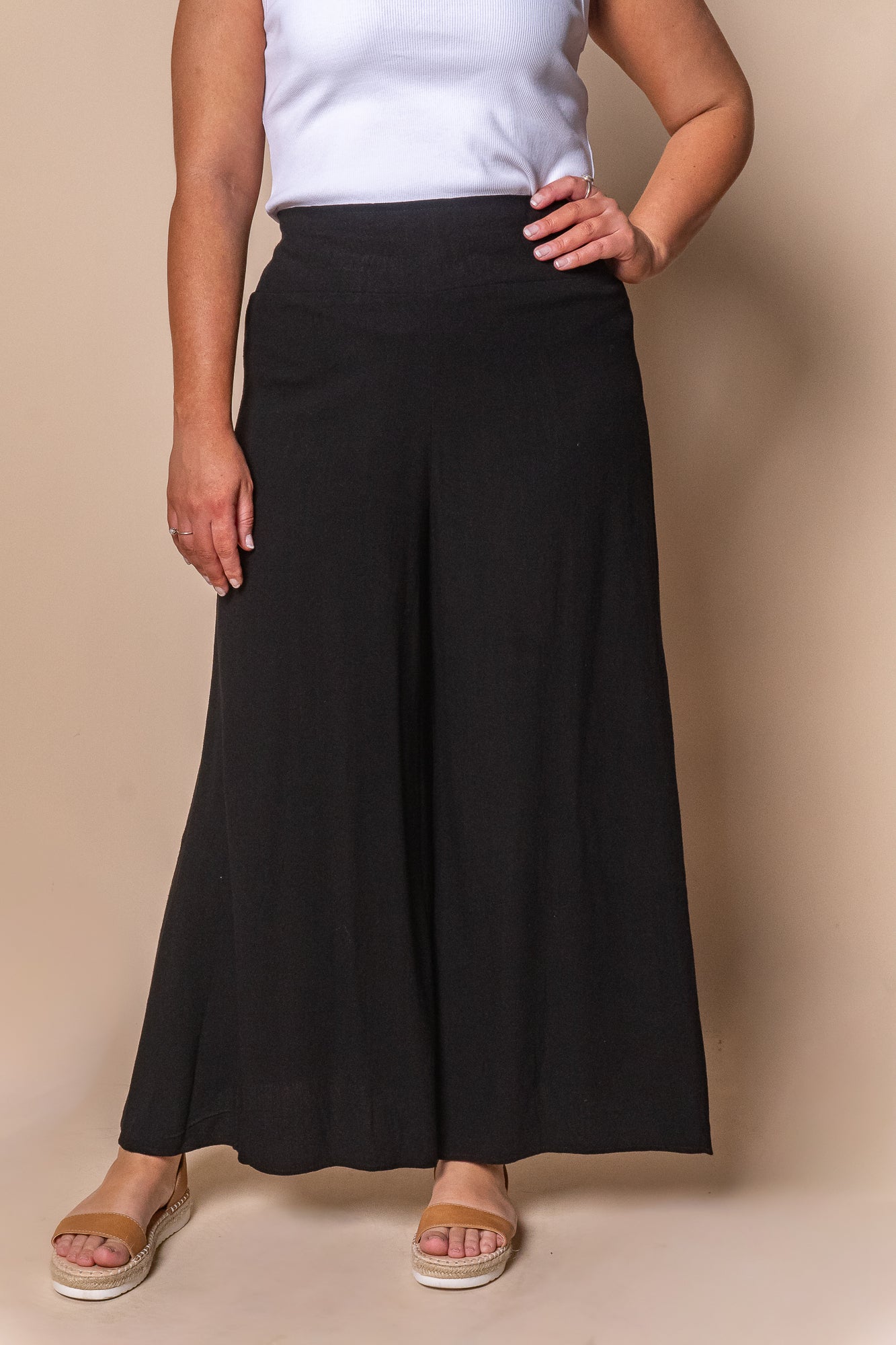 Gisele Wide-Legged Pants in Black