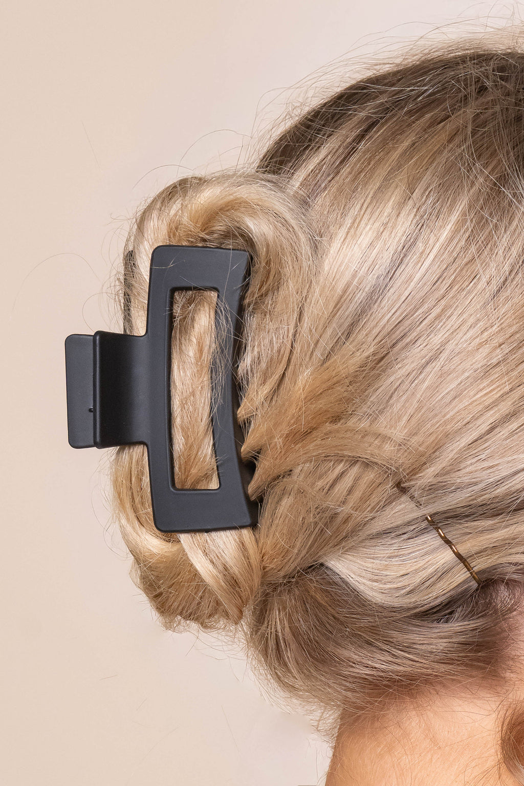 Lily Hairclip in Matte Black