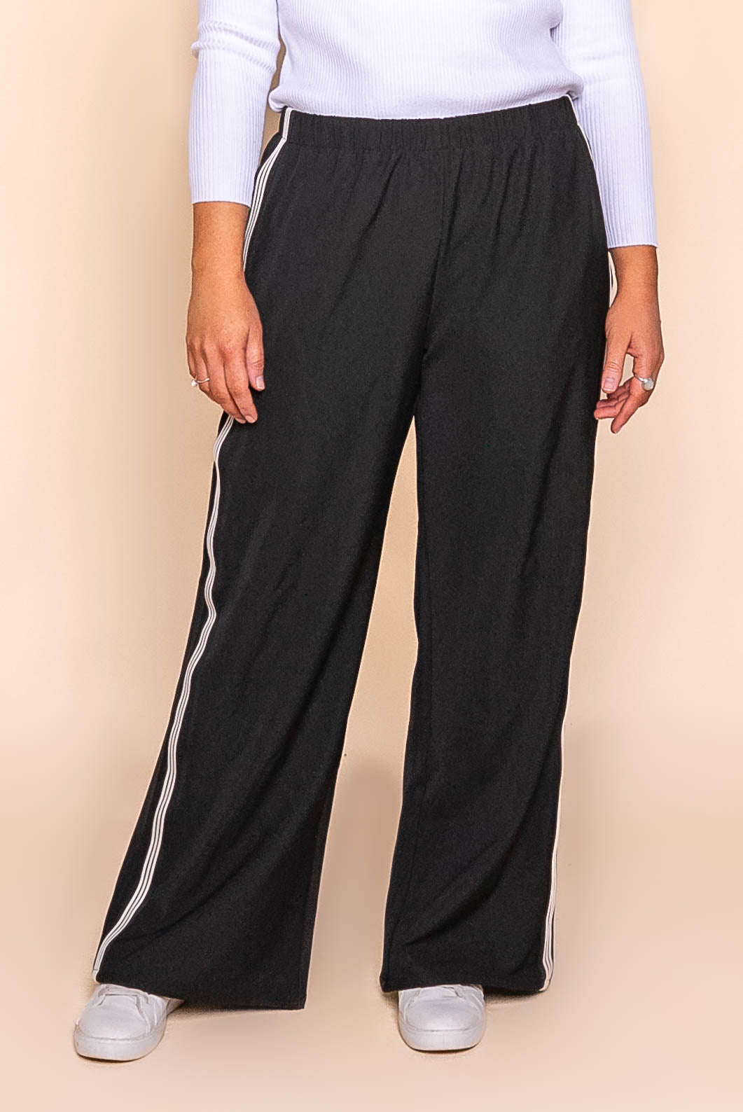 Lina Pants in Black - All About Eve
