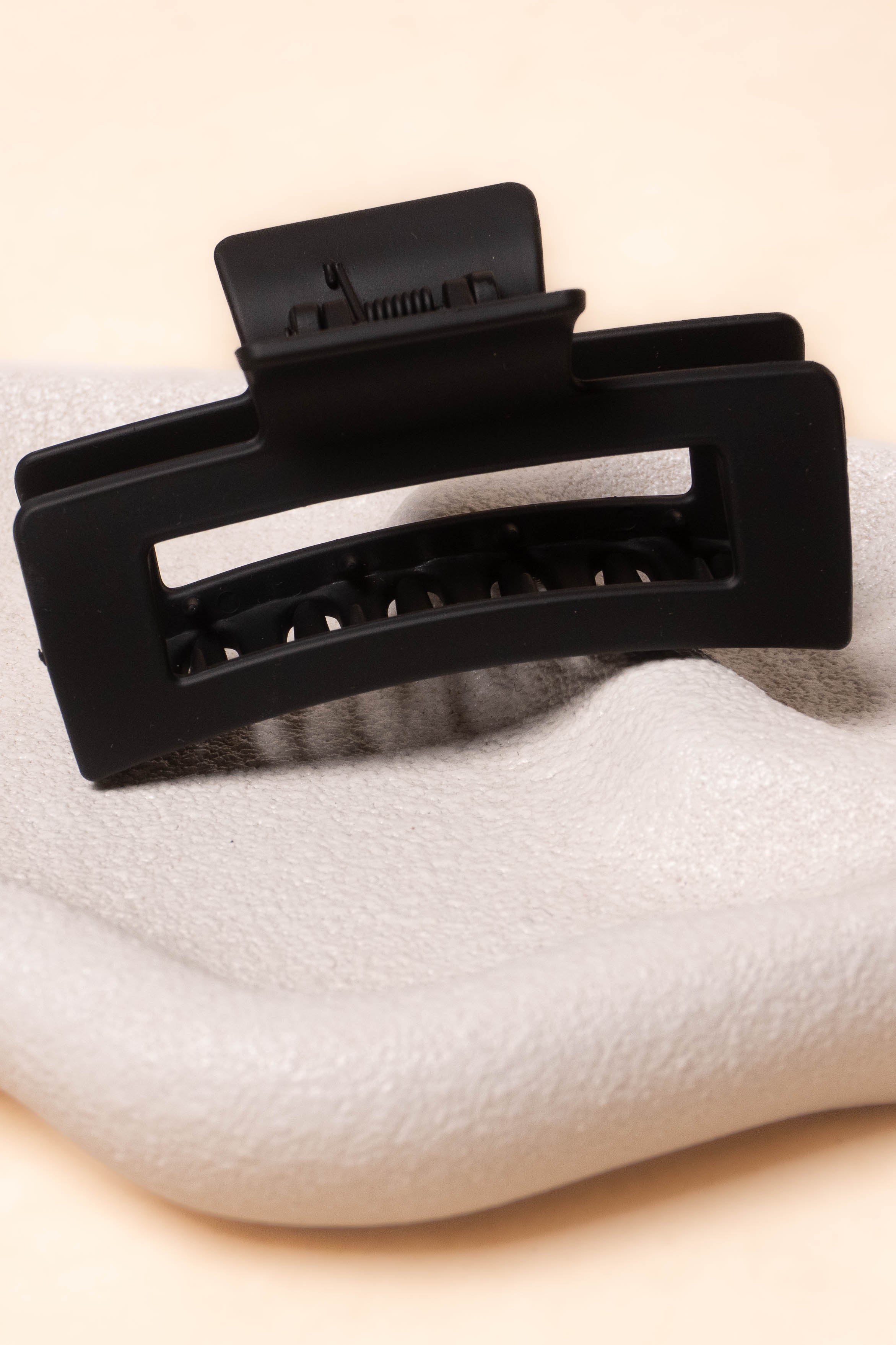 Lily Hairclip in Matte Black