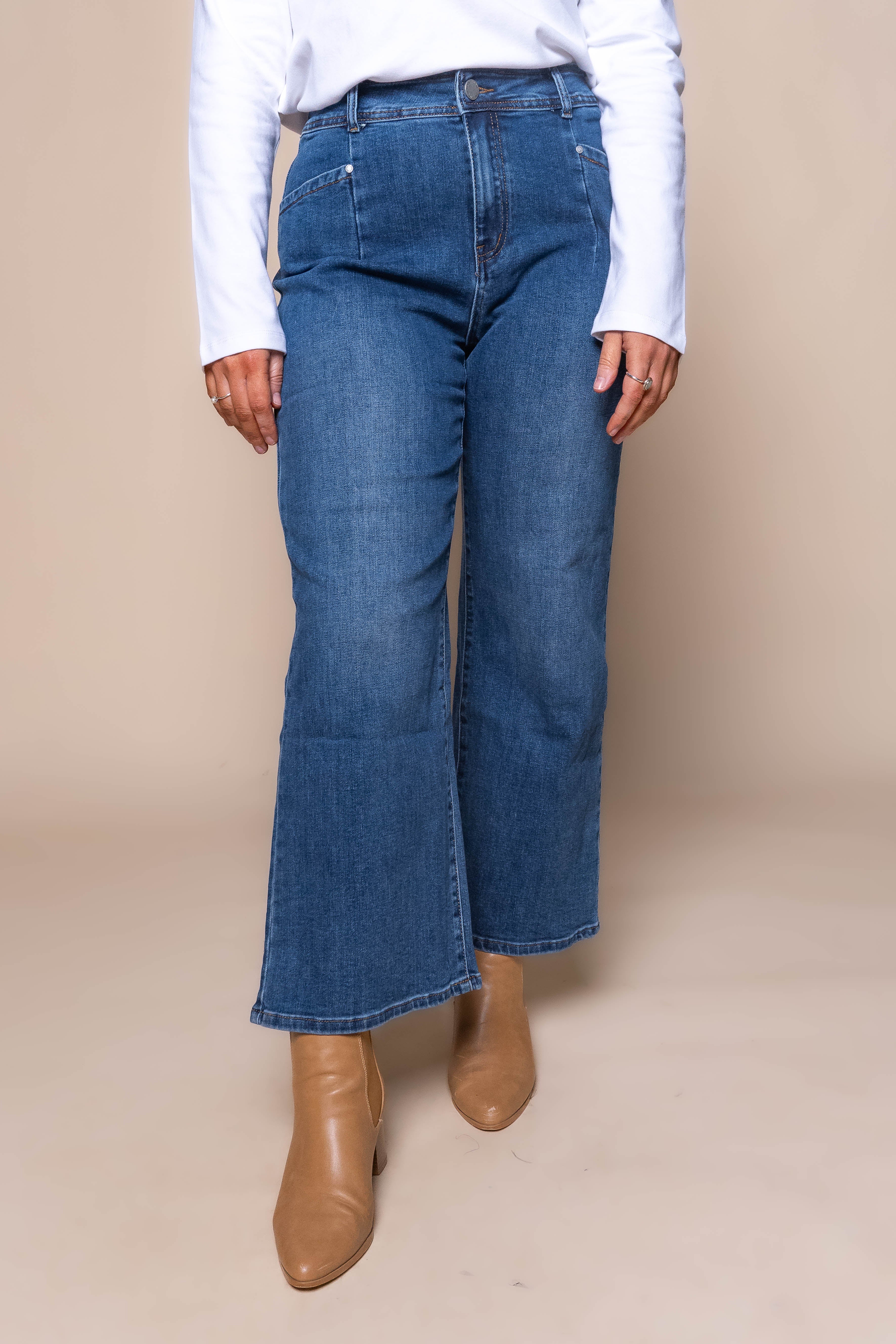Dotti Wide Leg Crop Jeans in Mid Denim