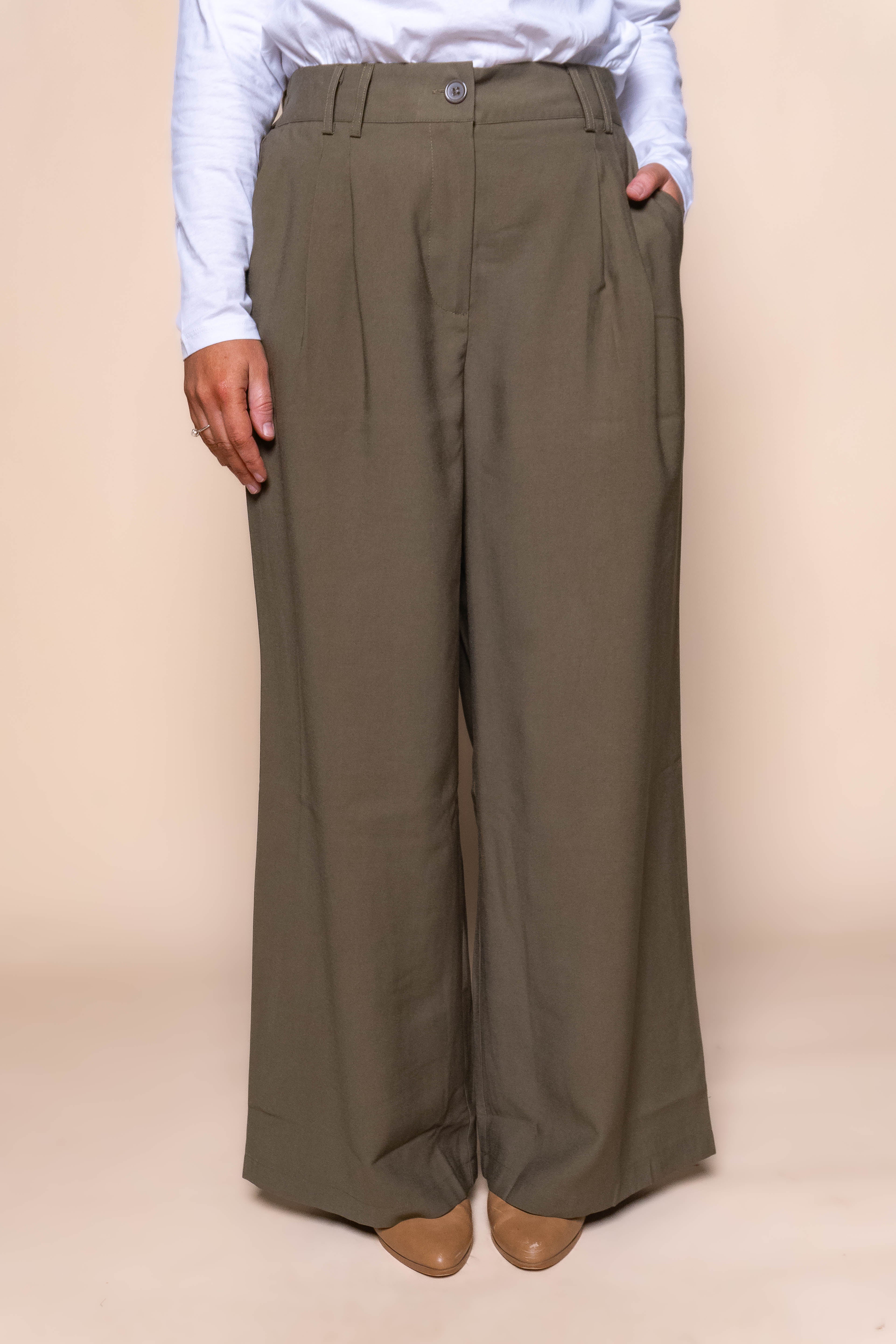 Maisie Pants in Khaki