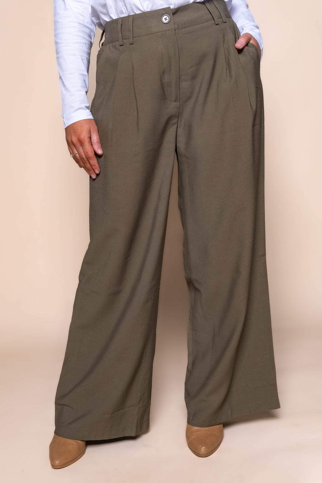 Maisie Pants in Khaki