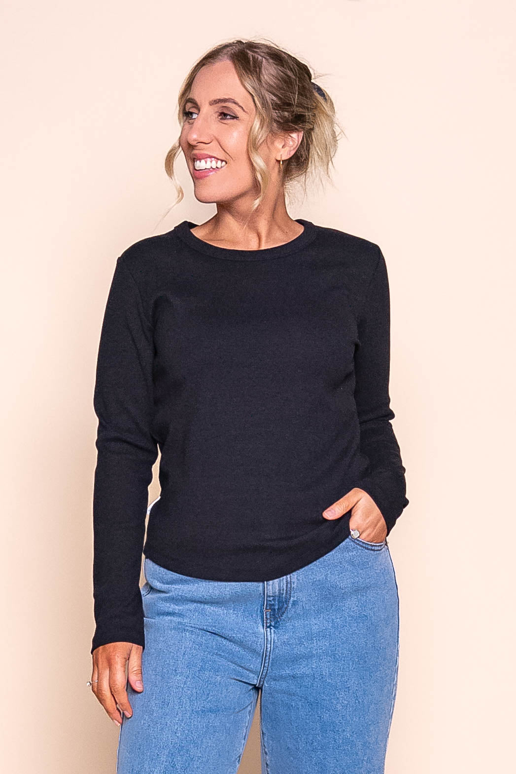 Scoop L/S Rib Tee in Black - Foxwood