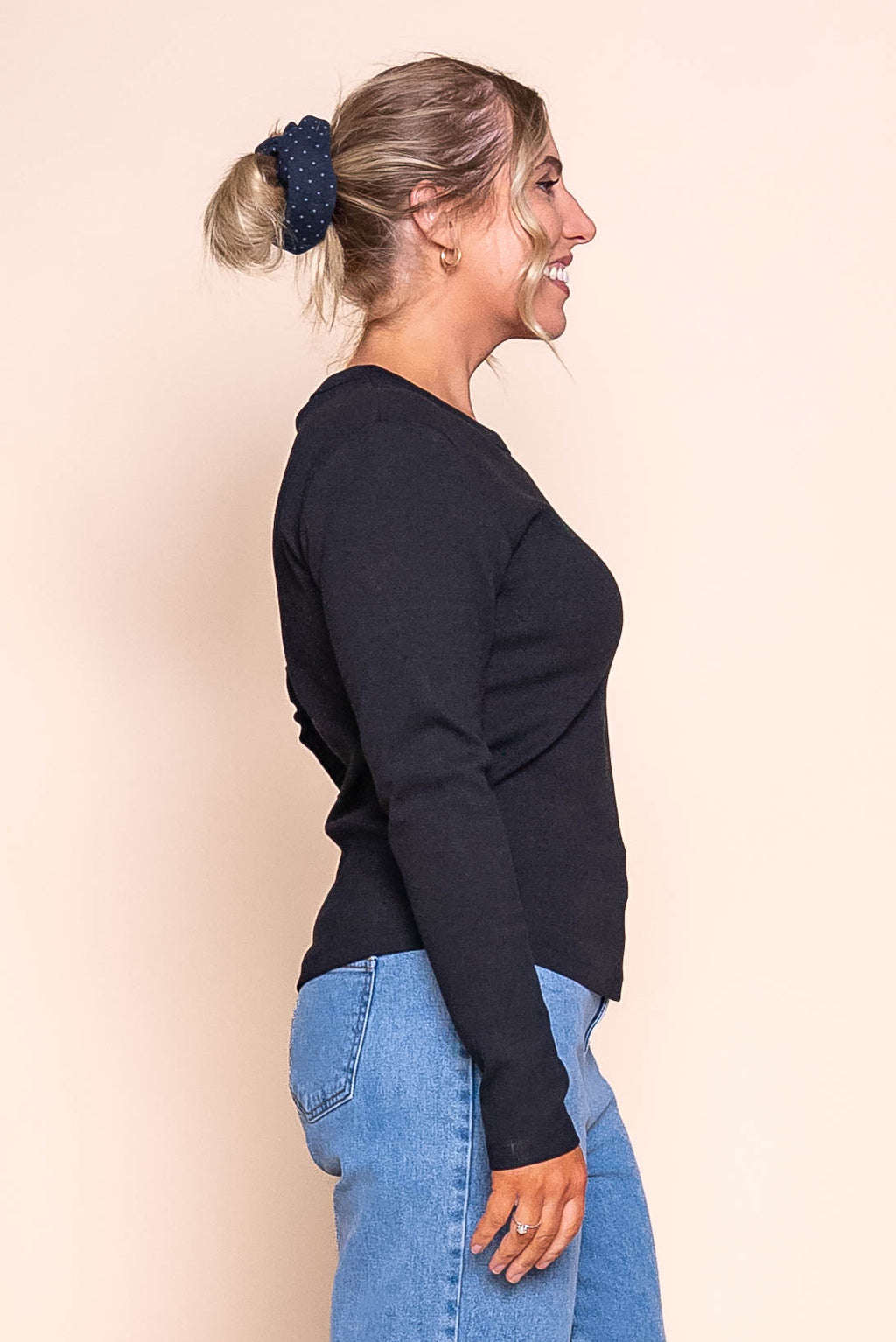 Scoop L/S Rib Tee in Black - Foxwood