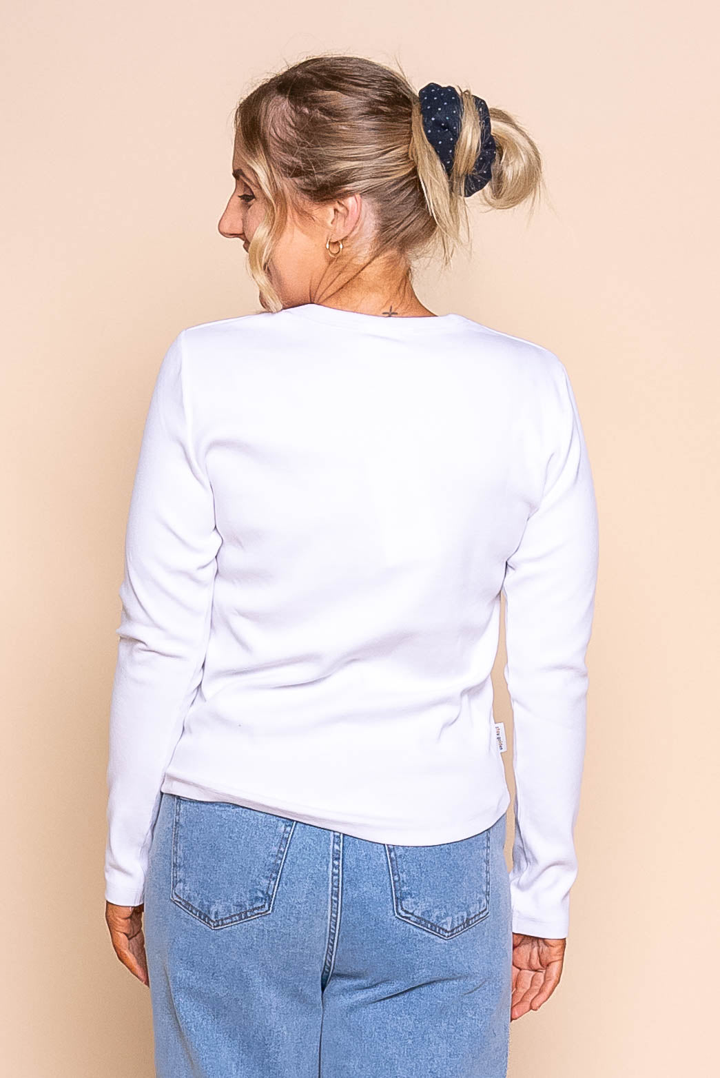 Scoop L/S Rib Tee in White - Foxwood