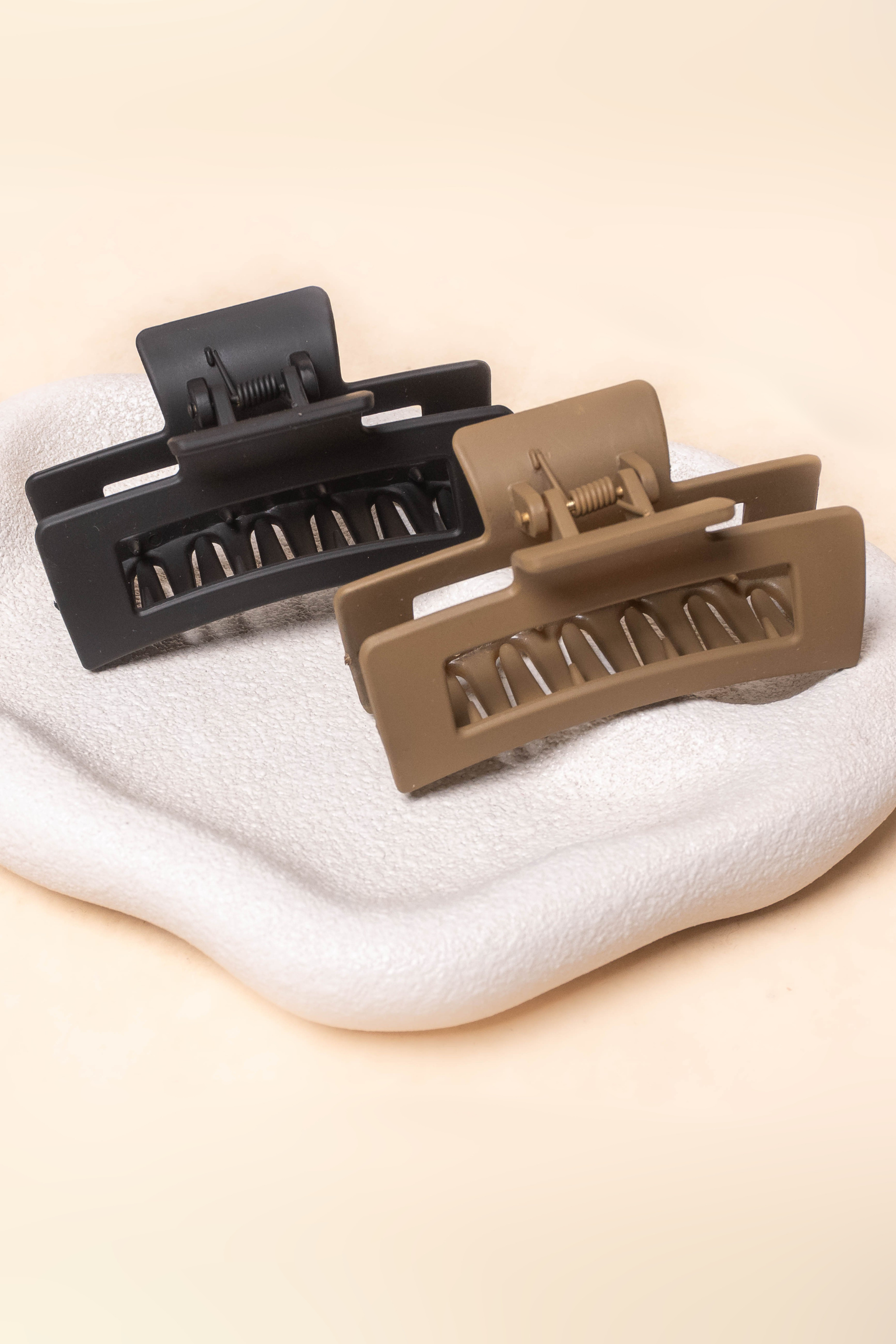 Lily Hairclip in Matte Black